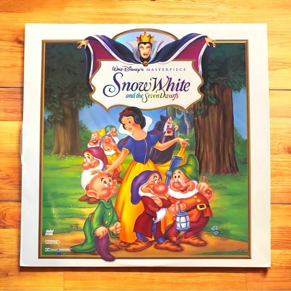 Disney’s Snow White and the Seven Dwarfs - Masterpiece Collection - LaserDisc - Picture 1 of 9